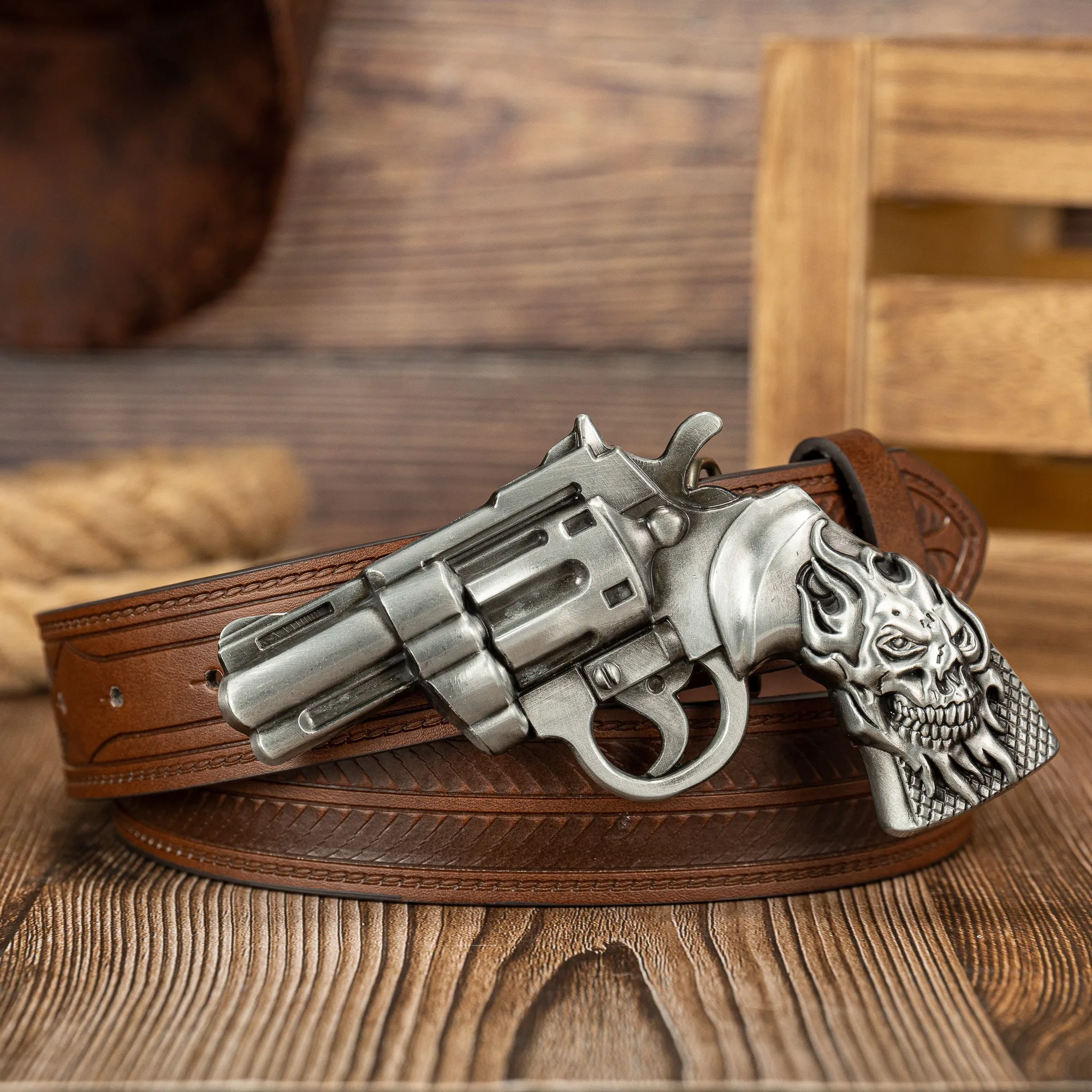 L\'élément de tête fantôme pistolet artisanat grande boucle rayé PU bouton en relief personnalisé décontracté ceinture pour hommes