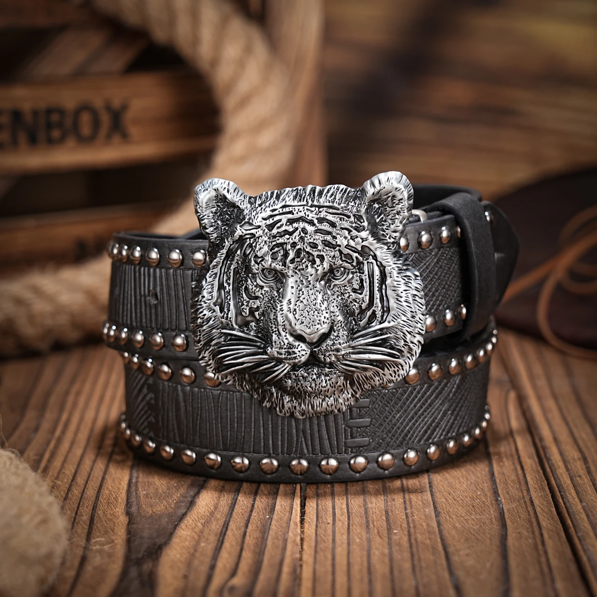 Ceinture Cuir PU Homme Femme Noir 120cm Boucle Tigre D'Argent Rivets Clous Félin