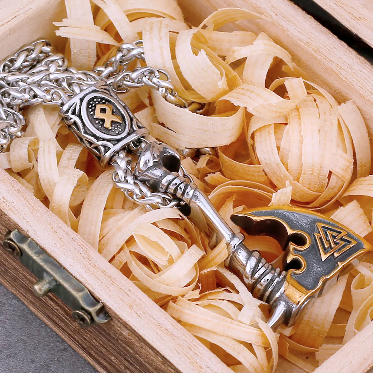 Collier 60cm + Pendentif Gris Doré + Boîte Cadeau