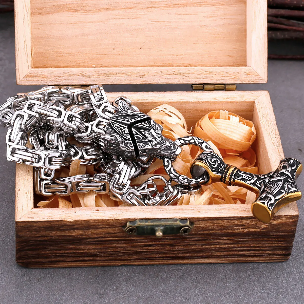 Collier + Pendentif Gris Doré + Boîte Cadeau