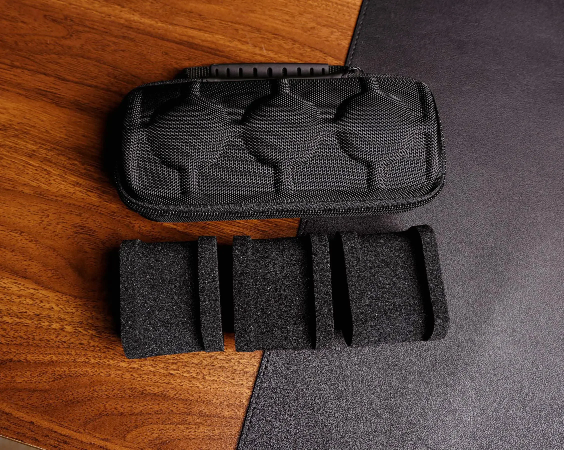 Organisateur de boîte de montre pour hommes, étui de voyage de montre, support d\'affichage de montre de rangement Portable pour montres-bracelets avec oreiller de montre anti-moussage Organisateur de boîte de montre pour hommes, étui de voyage de montre, support d\'affichage de montre de rangement Portable pour montres-bracelets avec oreiller de montre anti-moussage